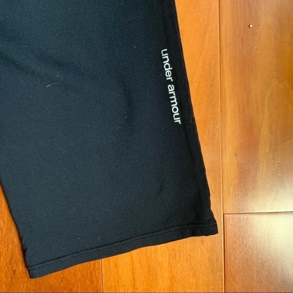 Under Armour Semi-Fitted Cropped Legging - Picture 3 of 4